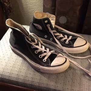 Black hi-top Converse sneakers sz 4